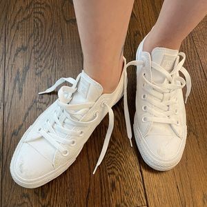 all white converse low rise, woman’s 7.5